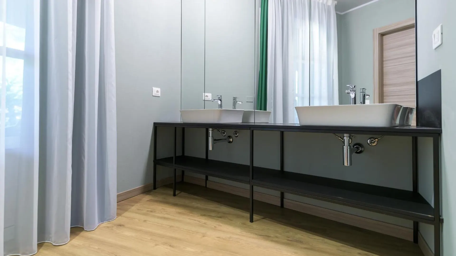 Regina Del Garda Suite Toscolano Maderno