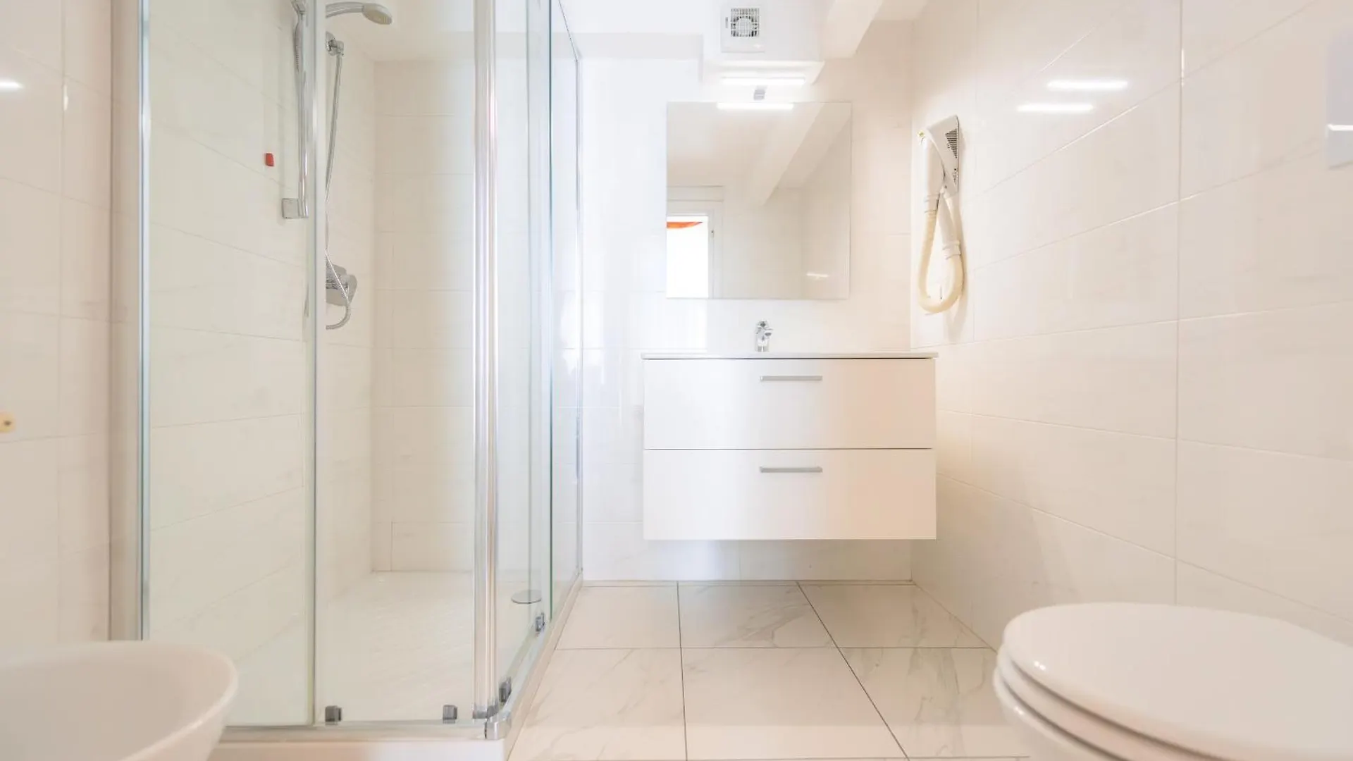 **** Otel Regina Del Garda Suite Toscolano Maderno İtalya